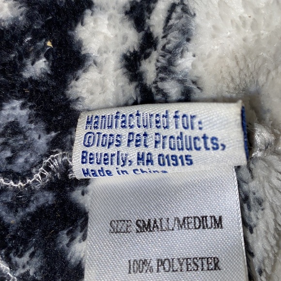 Casual Canine Fleece Dog Hoodie Winter Sweater Snowflake Adjustable Closure - Picture 6 of 10